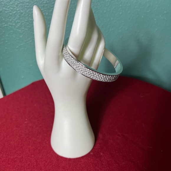 KATE SPADE💥VINAGE💥Inspire Silver Tone Bangle - Picture 2 of 10